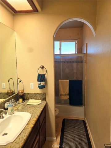 12720 Farmington Street, Oak Hills, CA 92344