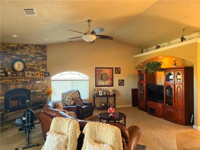 12720 Farmington Street, Oak Hills, CA 92344