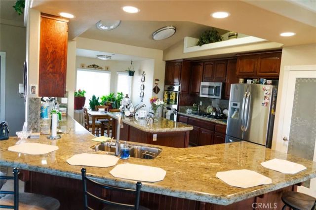 12720 Farmington Street, Oak Hills, CA 92344