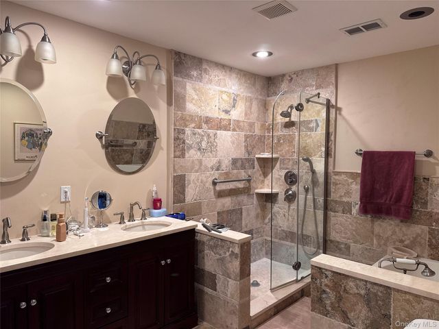 10 Evan Court, Nanuet, NY 10954