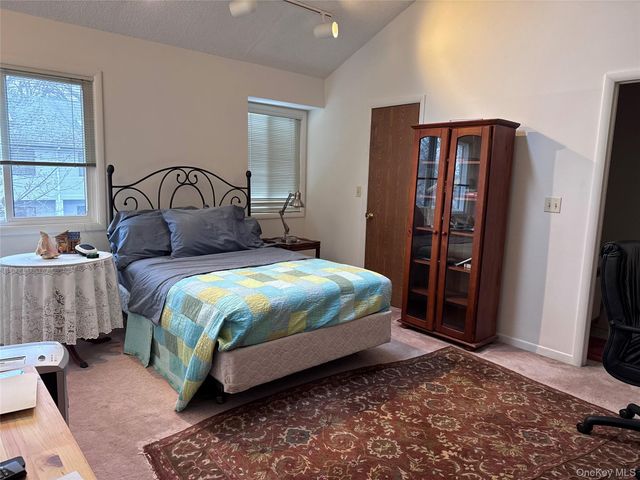 10 Evan Court, Nanuet, NY 10954