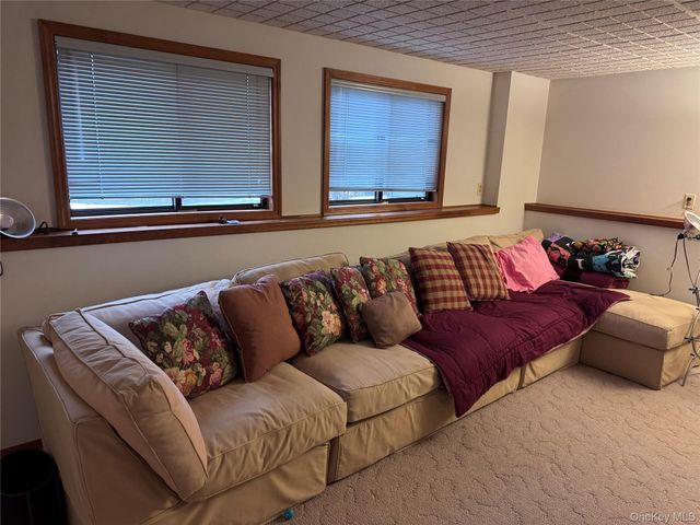 10 Evan Court, Nanuet, NY 10954