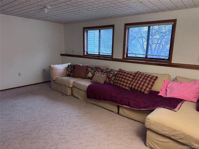 10 Evan Court, Nanuet, NY 10954