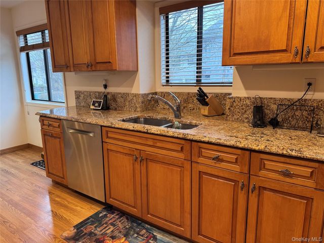 10 Evan Court, Nanuet, NY 10954