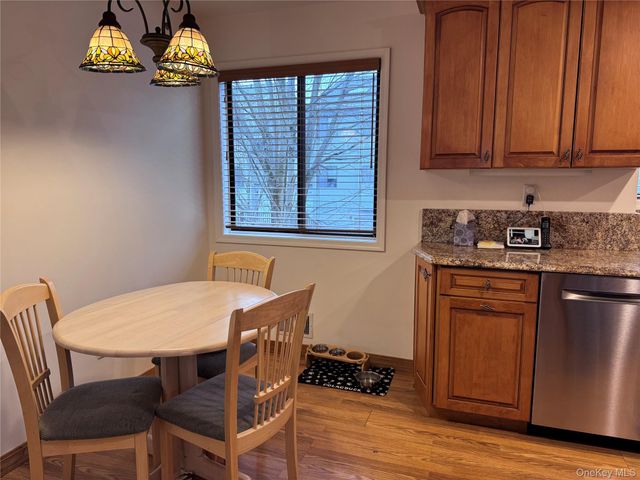 10 Evan Court, Nanuet, NY 10954