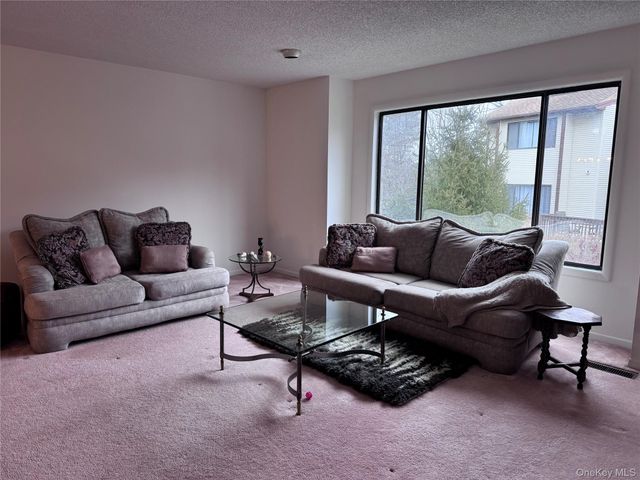 10 Evan Court, Nanuet, NY 10954