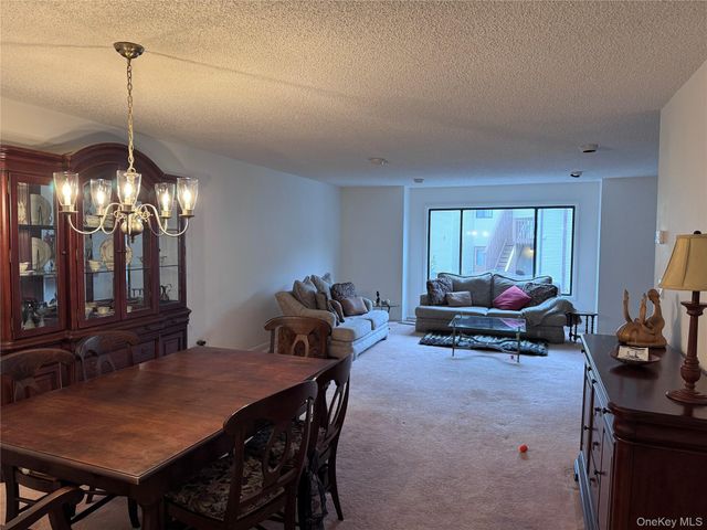 10 Evan Court, Nanuet, NY 10954