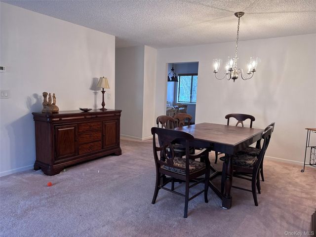 10 Evan Court, Nanuet, NY 10954