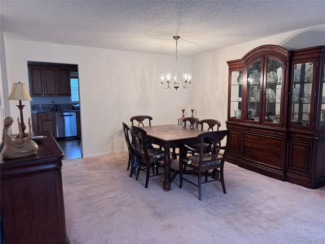 10 Evan Court, Nanuet, NY 10954