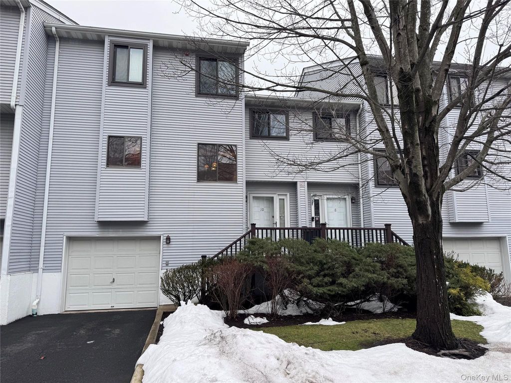 10 Evan Court, Nanuet, NY 10954