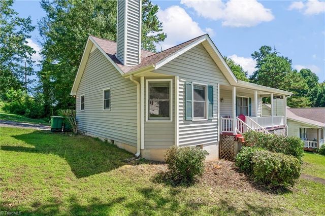 6001 Southcrest Drive, Clemmons, NC 27012
