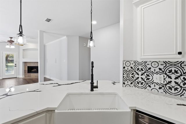 315 Londonderry Lane, Mansfield, TX 76063