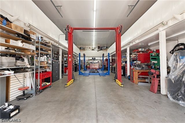 6761 Golden Gate PKWY, Naples, FL 34105