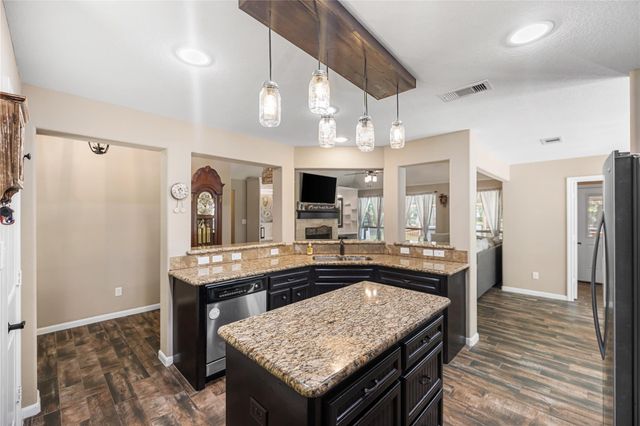 8997 Hickory Road, Plantersville, TX 77363