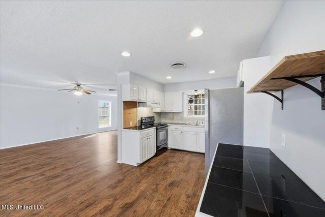 1214 Pineview Drive, Clinton, MS 39056