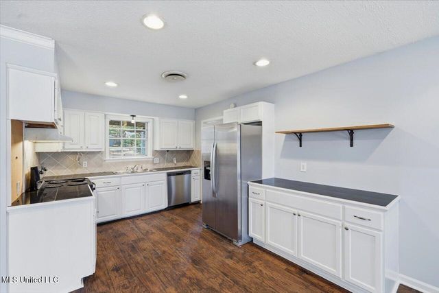 1214 Pineview Drive, Clinton, MS 39056