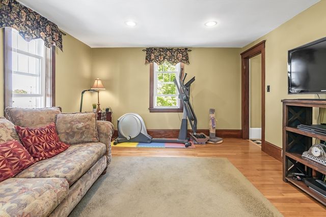 22 Varney St, Salem, MA 01970