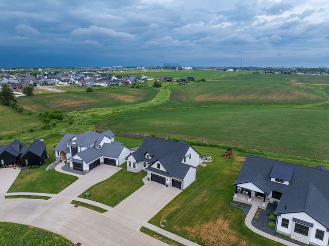 6524 Meghan Avenue, Bettendorf, IA 52722