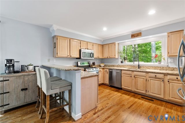 906 Ashbrook Landing Rd, Midlothian, VA 23114