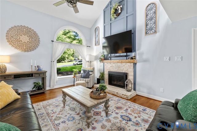 906 Ashbrook Landing Rd, Midlothian, VA 23114