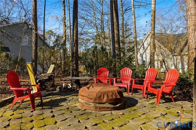 906 Ashbrook Landing Rd, Midlothian, VA 23114