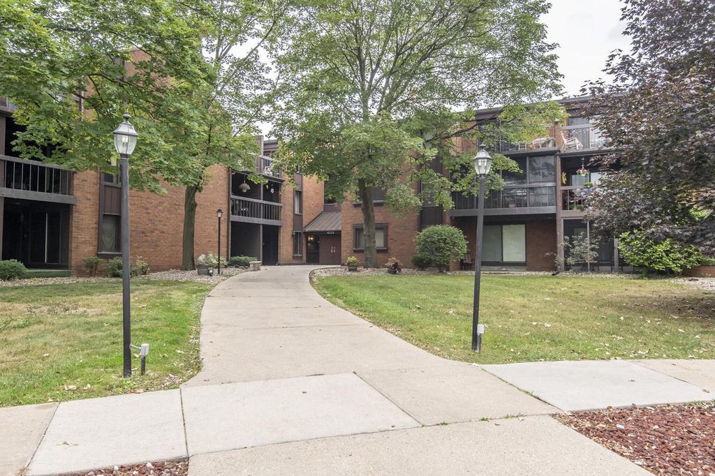 4215 N 100th STREET #220, Milwaukee, WI 53222