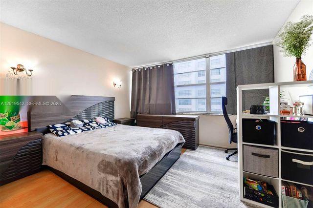 18051 Biscayne Blvd 1102, Aventura, FL 33160