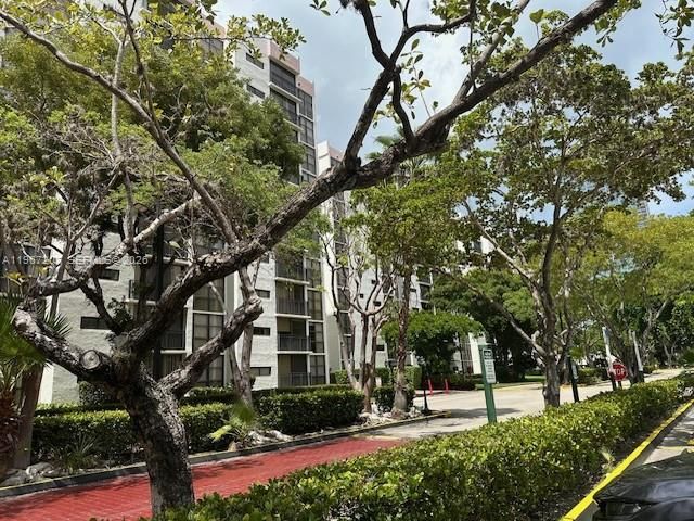 17021 N Bay Rd 904, Sunny Isles Beach, FL 33160