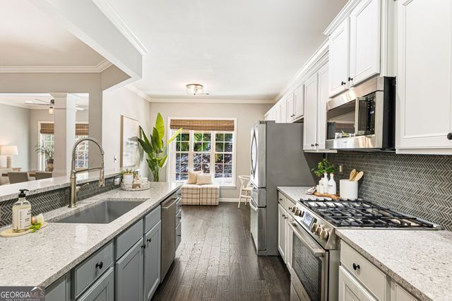 5960 Chimney Rock Drive, Hoschton, GA 30548