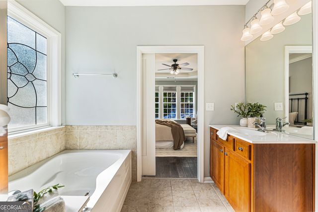 5960 Chimney Rock Drive, Hoschton, GA 30548