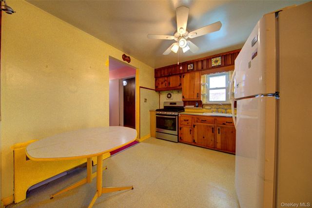 10 Taft Avenue, Hempstead, NY 11550