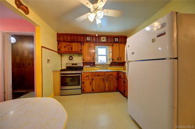 10 Taft Avenue, Hempstead, NY 11550