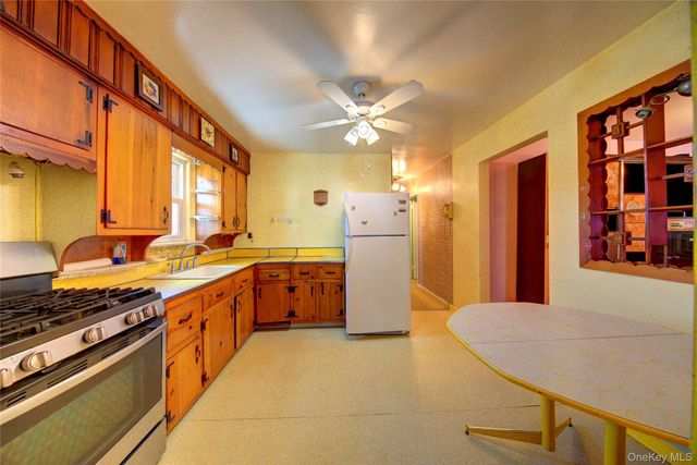 10 Taft Avenue, Hempstead, NY 11550