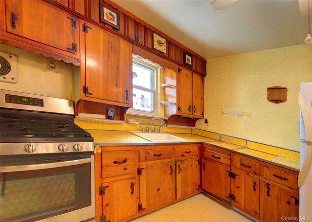 10 Taft Avenue, Hempstead, NY 11550