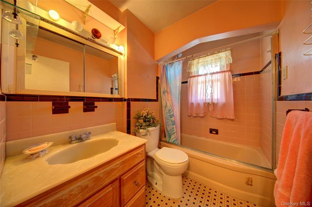 10 Taft Avenue, Hempstead, NY 11550