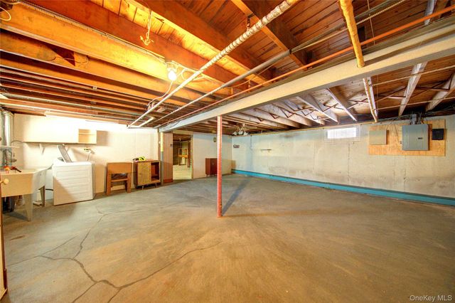 10 Taft Avenue, Hempstead, NY 11550