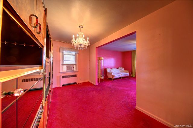 10 Taft Avenue, Hempstead, NY 11550