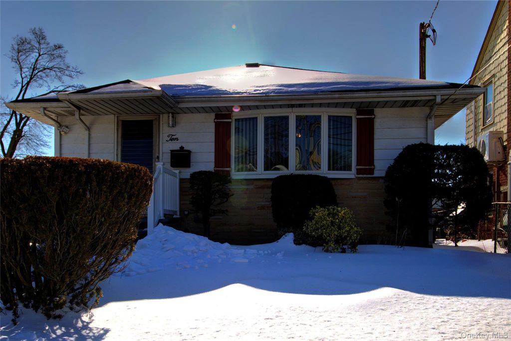 10 Taft Avenue, Hempstead, NY 11550