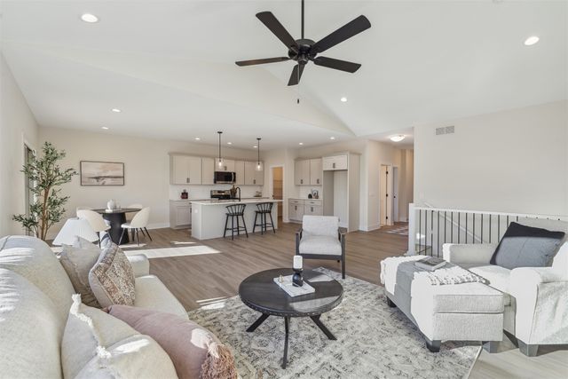 1216 S 92nd Street, West Des Moines, IA 50266