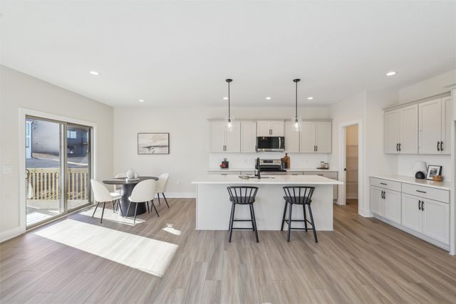 1216 S 92nd Street, West Des Moines, IA 50266