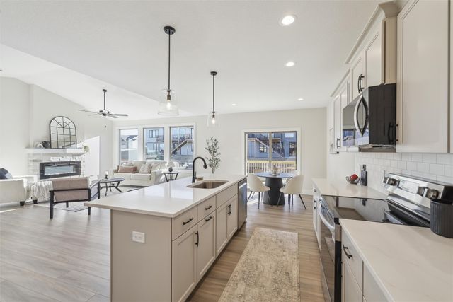 1216 S 92nd Street, West Des Moines, IA 50266