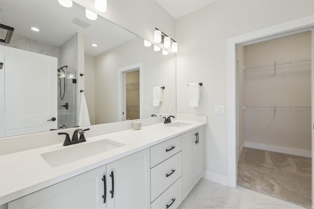 1216 S 92nd Street, West Des Moines, IA 50266