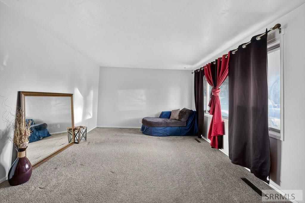 Image 10 of property listing at 495 Clifford Street, Blackfoot, ID 83221