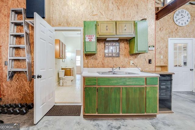 251 192 Highway N, Twin City, GA 30471