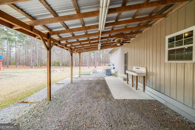 251 192 Highway N, Twin City, GA 30471