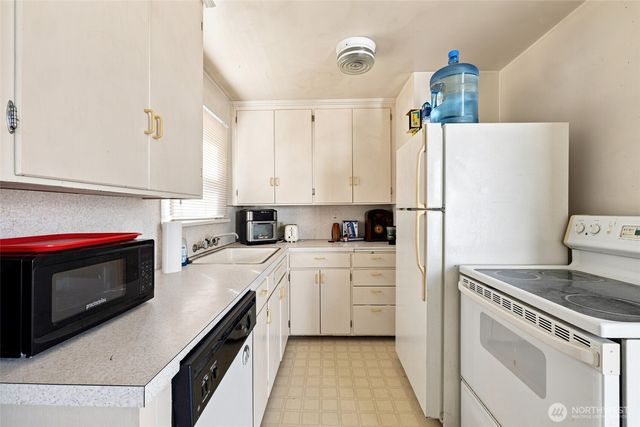 5911 SW Admiral Way, Seattle, WA 98116