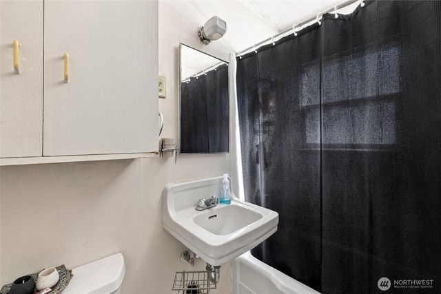 5911 SW Admiral Way, Seattle, WA 98116