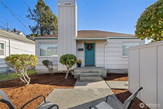 5911 SW Admiral Way, Seattle, WA 98116