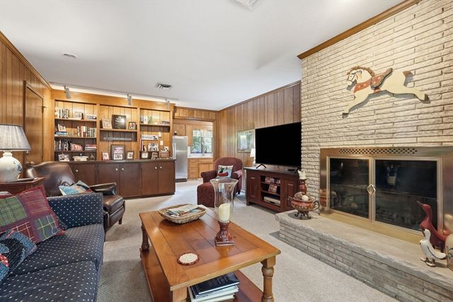 22 Williston Dr, Longmeadow, MA 01106