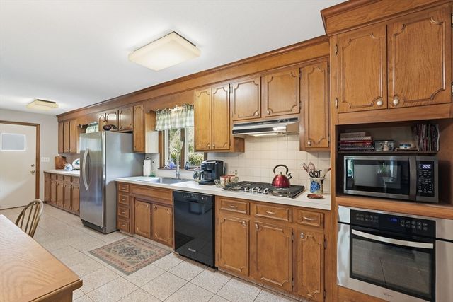 22 Williston Dr, Longmeadow, MA 01106
